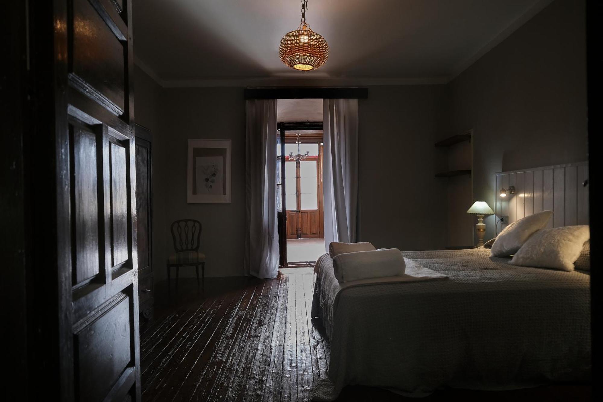 Casa Rural Palacio Conde De Aldana Con Piscina Entre Encinares Y Dehesas Terradillos Exterior foto
